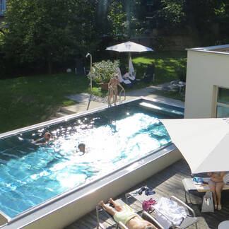 Gartenbad mit Liegewiese und Sonnendeck